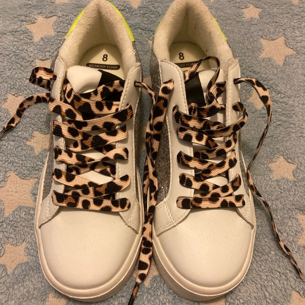 No Boundaries low top fashion sneakers